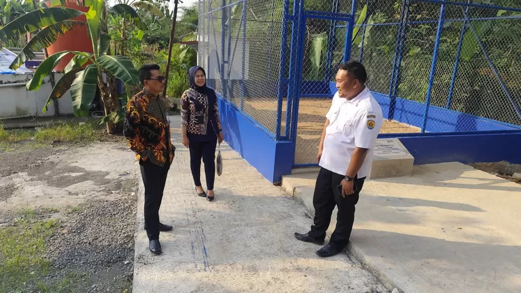BRI Purwodadi melalui program BRI Peduli TJSL mendukung pengembangan wisata lokal dengan merenovasi dan mempercantik kandang burung merak di Taman Mini Zoo Desa Geyer, Grobogan.