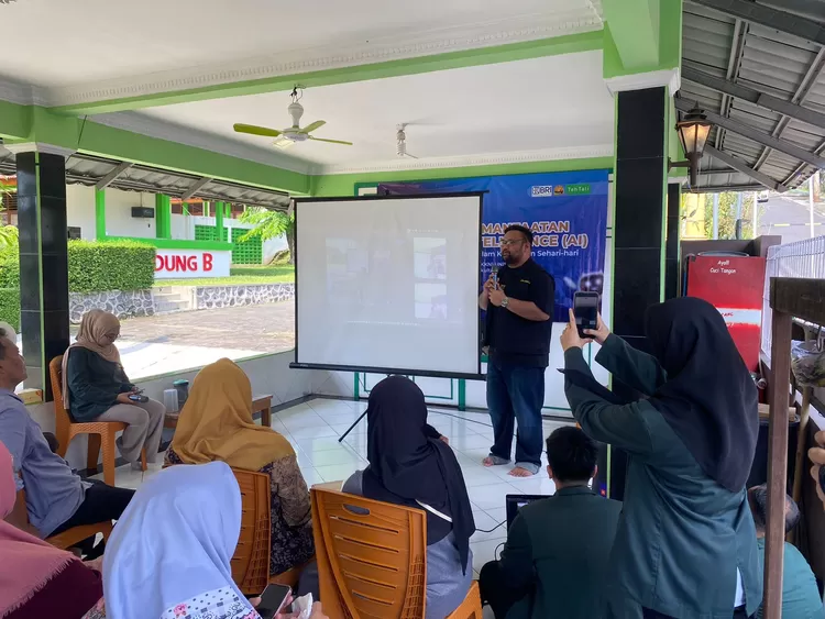 BRI KC Semarang Brigjen Sudiarto Dukung Kegiatan KKN FTI Unissula Bertema Edukasi Pemanfaatan AI di Kelurahan Tambakaji