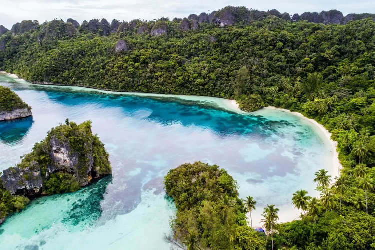 Pulau Waigeo, hidden gem Papua yang terletak di jajaran Kepulauan Raja Ampat.