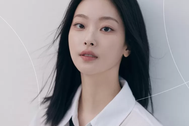 Foto profil terbaru Choi Hee Jin setelah resmi bergabung dalam Saram Entertainment