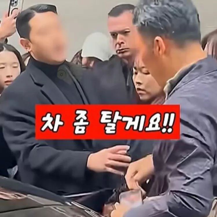 Momen Bodyguard Karina aespa Tenangkan Suasana usai Karina muncul di Milan Fashion Week