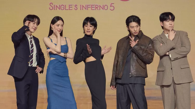 Kyuhyun, Lee Da Hee, Hong Jin Kyung, Dex, Hanhae, lima MC tetap Singles Inferno