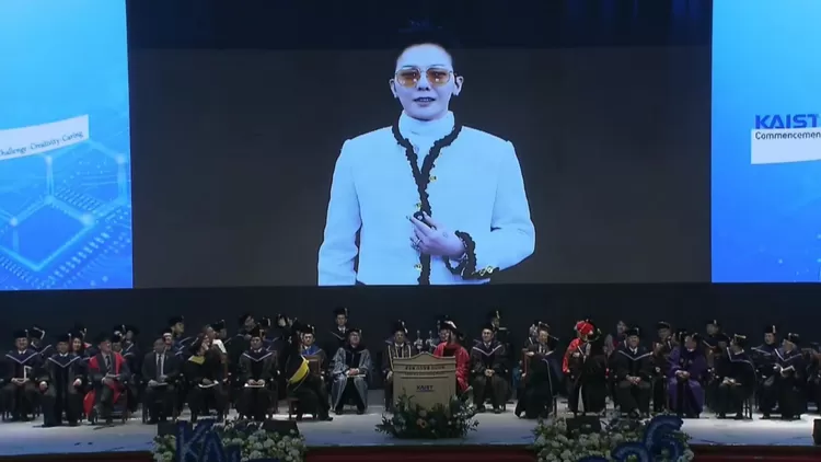 G Dragon saat memberikan pidato spesial secara daring di upacara wisuda KAIST