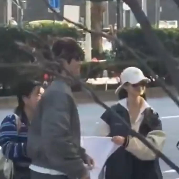 Foto seseorang diduga Danielle eks NewJeans terlihat hadir di Tokyo Marathon bersama Lee Si Woo