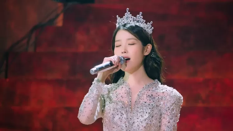 Cuplikan penampilan IU di encore concert The Winning