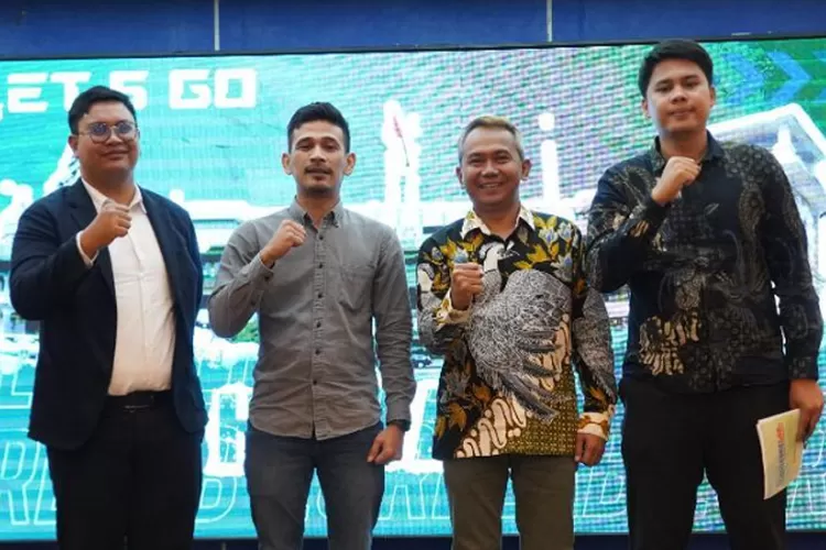 CEO Promedia Agus Sulistriyono (ketiga dari kiri) bersama Dosen Peneliti dan Akademisi Antropologi Sosial FISIP USU Yudhi R. Harahap (kedua dari kiri) dan Gubernur BEM FISIP USU Mahogra Yuda (paling kanan).