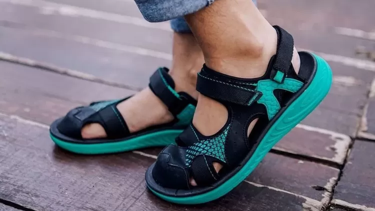 Keistimewaan Sandal Gunung Dibanding Sepatu Gunung: Pilihan Yang Unik ...