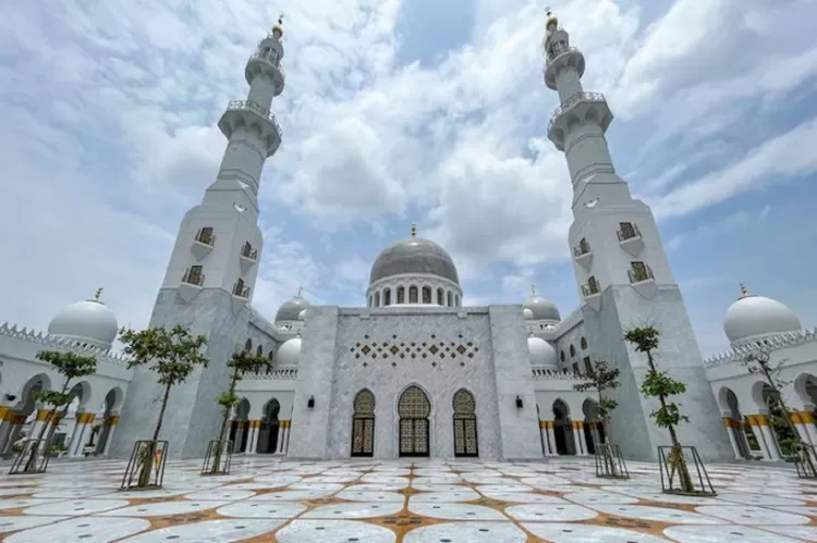 Masjid Raya Sheikh Zayed Di Solo Destinasi Wisata Rohani Dan