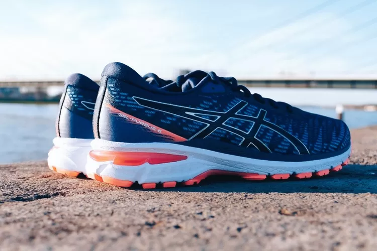 bedanya asics dan onitsuka