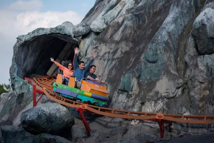 Wahana Himalaya Roller Coaster di Jatim Park 1