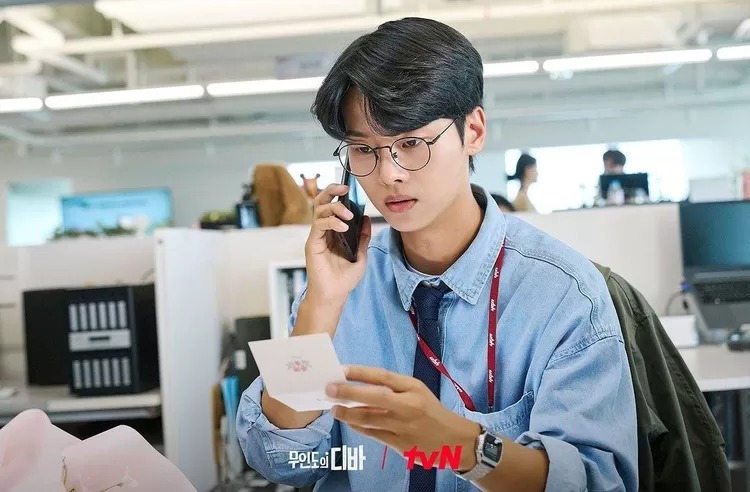 Still cut drama Castaway Diva.