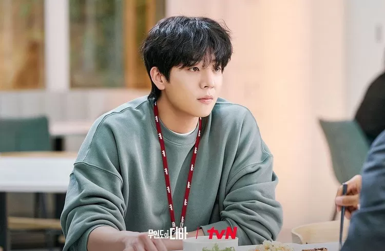 Still cut drama Castaway Diva.