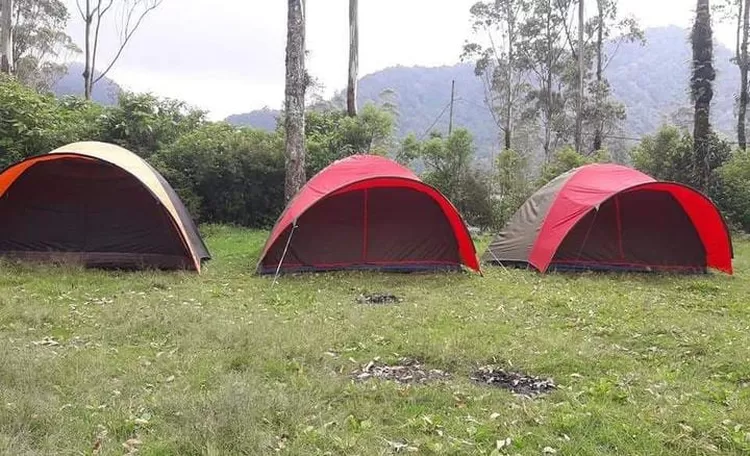 Kemah di Kampung Cai Ranca Upas Bandung, Jawa Barat.