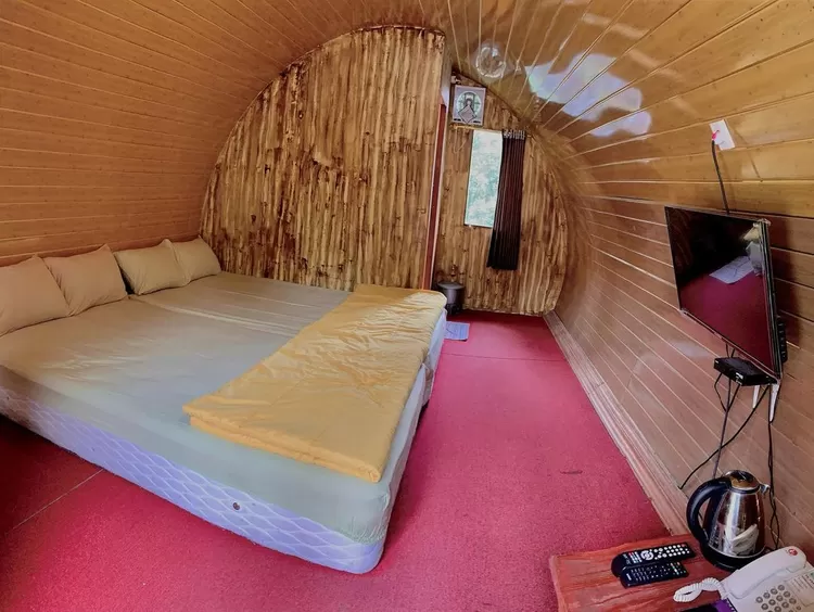 Bagian dalam Penginapan Tipe Glamping di The Lawu Park Tawangmangu 