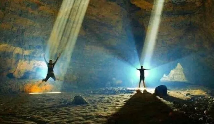 Suasana di dalam Goa Terawang Blora, Jawa Tengah.