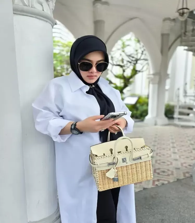 3 Potret Centil Gaya Bumil Syahrini Pamer Babybump Dengan Ouftit Serba ...