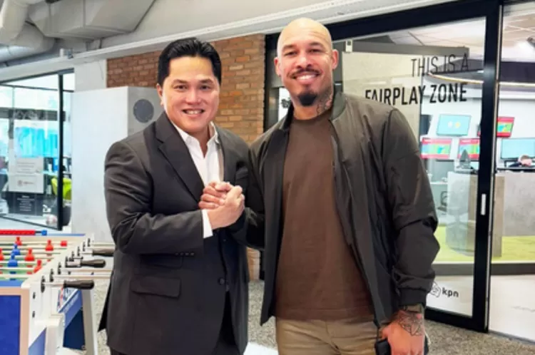 Erick Thohir dan Nigel De Jong