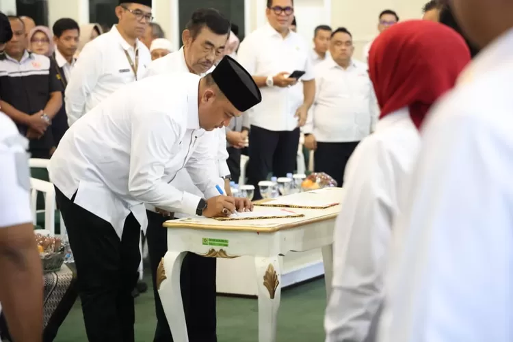 Bupati Rudy Susmanto pada acara pelantikan Dewan Kehormatan PMI dan pengurus PMI Kabupaten Bogor periode tahun 2025&ndash;2030