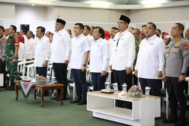 Bupati Rudy Susmanto pada acara pelantikan Dewan Kehormatan PMI dan pengurus PMI Kabupaten Bogor periode tahun 2025&ndash;2030