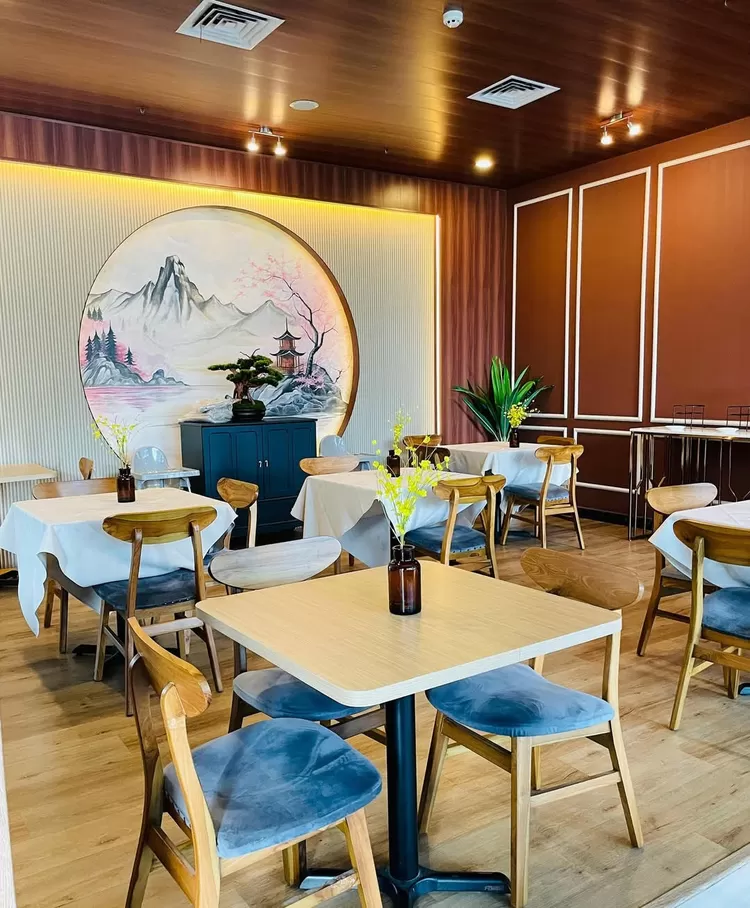 Desain interior resto di Nemuru Hotel (sumber: @nemuruhotels).