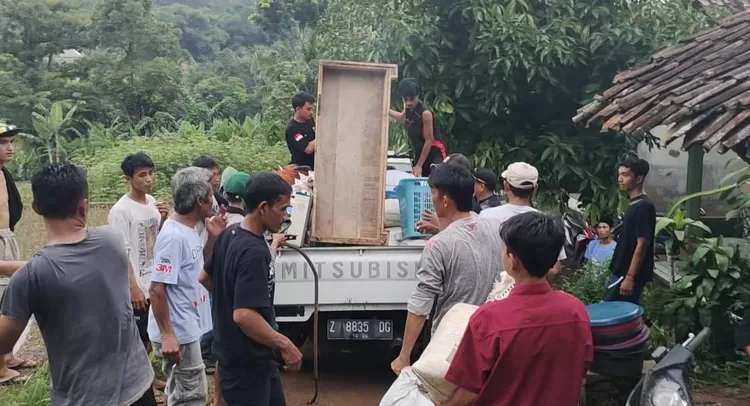 Sebanyak 63 Rumah Rusak Dan 77 KK Diungsikan Akibat Pergerakan Tanah Di ...