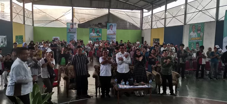 Caleg PKB DPR RI nomor urut 1, Kota Depok-Bekasi, Sudjatmiko, bersama Caleg DPRD Kota Depok, nomor urut 4, Pancoran Mas, Nurojih, meresmikan deklarasi relawan PKB, di Batavia Sport, Kelurahan Mampang, Kecamatan Pancoran Mas, Senin (15/1).