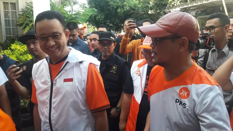 Ketua DPD PKS Kota Depok, Imam Budi Hartono (kanan) saat mendampingi Capres nomor urut 1, Anies Baswedan, belum lama ini. 