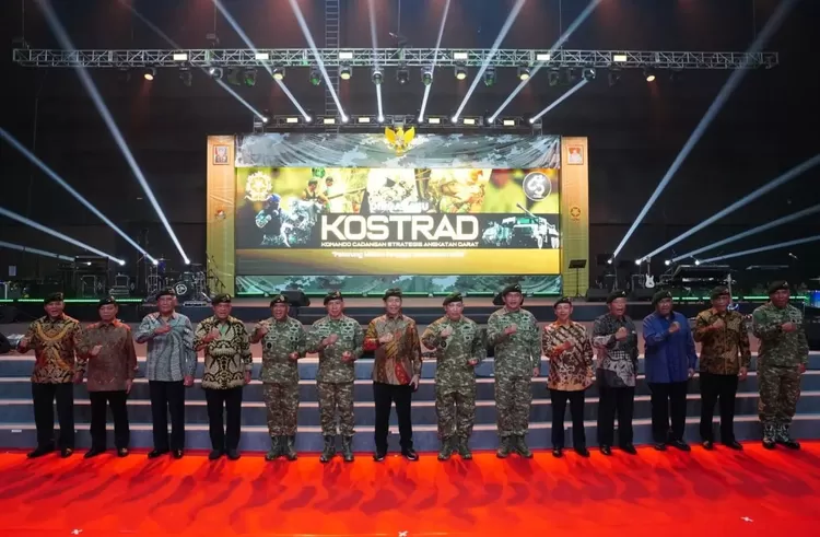 Kekompakan para petinggi TNI dalam HUT ke 63 Kostrad di Ancol, Jakarta