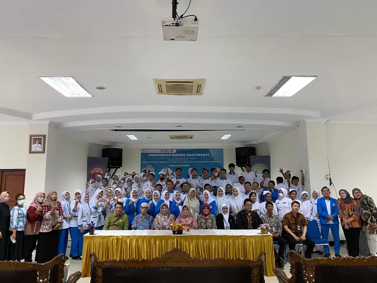 MENGABDI : Program Studi Profesi Ners Fakultas Ilmu Kesehatan Urindo bersama mitra ketika kegiatan Pengabdian Masyarakat di Panti Sosial Bina Insan Bangun Daya 2. 