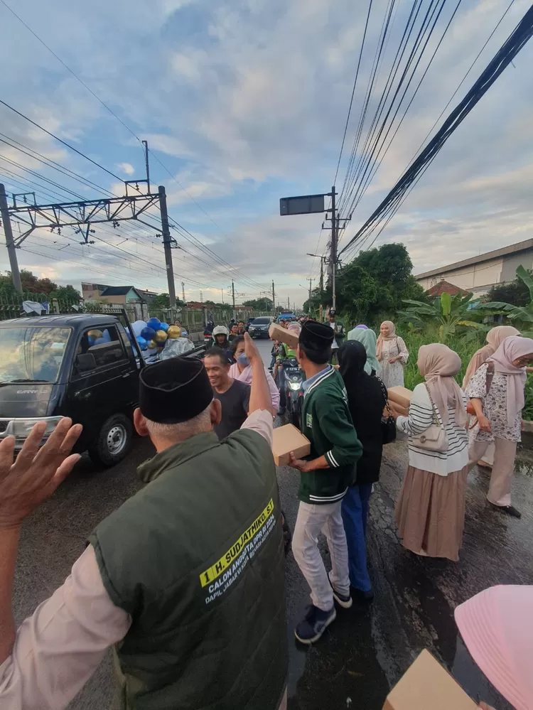 Pelaksanan tasyakuran kemenangan Politisi PKB, H. Sudjatmiko di Rumah Poetih Resto, Kelurahan Ratujaya, Kecamatan Cipayung, Minggu (17/4).