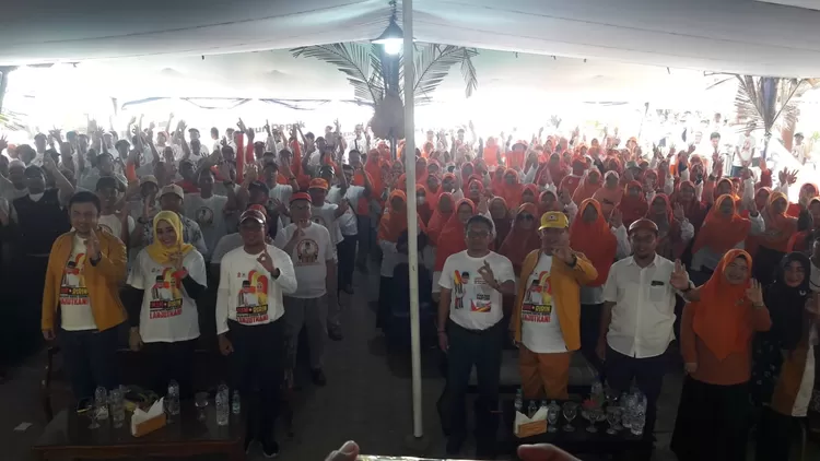 Pasangan Calon Walikota dan Wakil Walikota Depok, Imam Budi Hartono dan Ririn Farabi Arafiq bersama ratusan kader PKS Depok