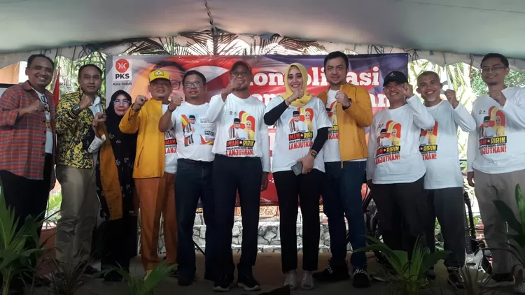 Calon Walikota dan Wakil Walikota Depok, Imam Budi Hartono dan Ririn Farabi Arafiq bersama jajaran PKS dan Golkar Depok