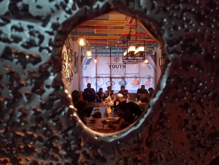 KEPEMUDAAN : Suasana saat Anggota DPRD Kota Depok terpilih dari kalangan muda bersama Disporyata dan KNPI Depok saat menggelar Diskusi Kepemudaan. 