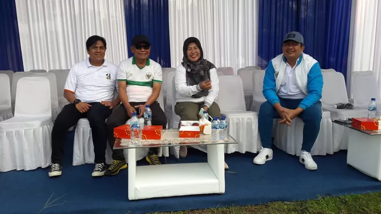(kiri ke kanan) General Manager Radar Depok Iqbal Muhammad, CEO Radar Bogor Group Hazairin Sitepu, Pj Sekda Kota Depok Nina Suzana, dan Ketua KNPI Kota Depok Army Mulyanto