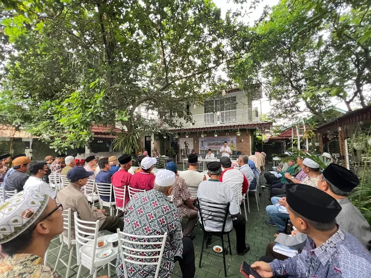 Ratusan tokoh, ulama, dan aktivis masjid se Tapos Raya berkumpul dalam sebuah acara monumental. Mereka membulatkan tekad secara resmi mendukung pencalonan Imam Budi Hartono menjadi Walikota Depok 2025 &ndash; 2030. 