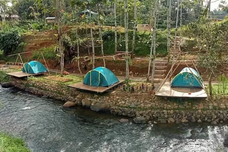 Suasana tempat camping Bumi Cai Cisalimar Sukabumi