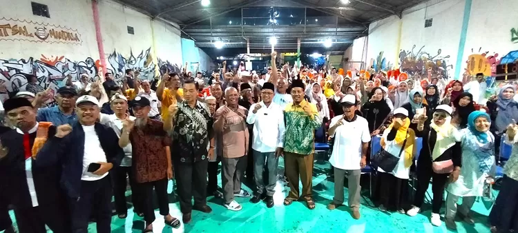 Calon Walikota Depok nomor urut 1, Imam Budi Hartono, saat menghadiri kampanye di Lapangan Futsal Perumahan Pondok Tirta Mandala, Kelurahan Sukamaju, Kecamatan Cilodong, Senin (30/9) malam.