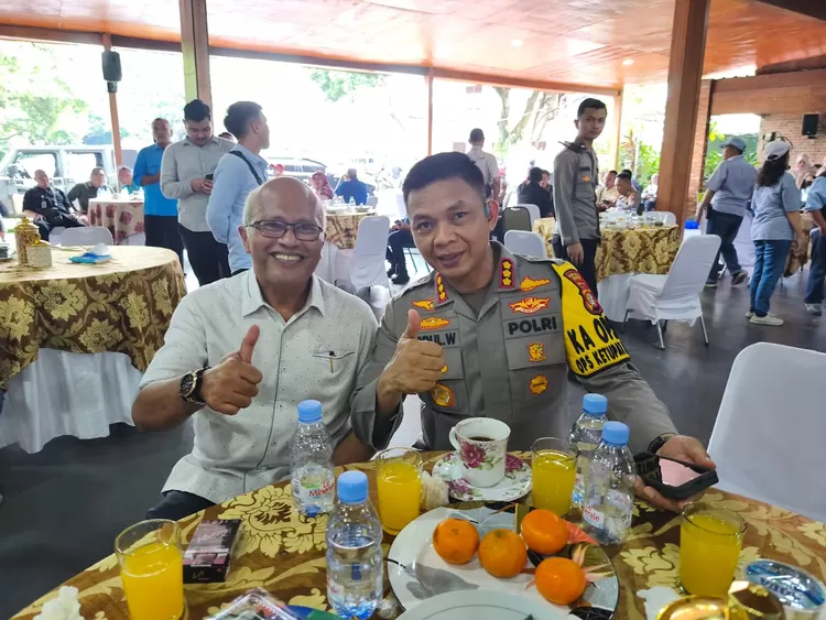 Kapolrestro Depok, Kombes Abdul Waras bersama Anggota DPRD Kota Depok, Edi Sitorus