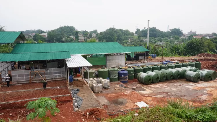 BANGUNAN : Wadah pengelolaan sampah dengan metode zero waste (Tanpa limbah), inovasi yang dihadirkan Kodim 0508/Depok di Pojok Tangguh Alam Lestari, Tanah Merah, Kelurahan Cipayung Jaya, Kecamatan Cipayung, Kota Depok.