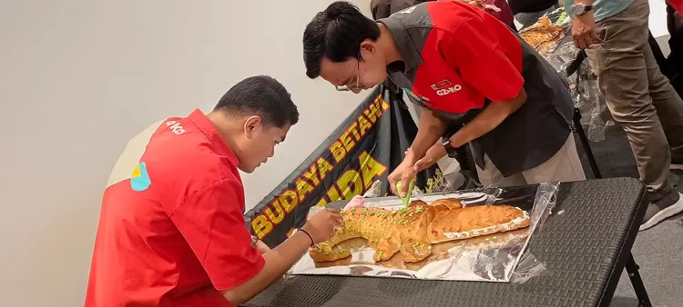 SERU : Potret peserta yang mengikuti lomba menghias roti buaya di The Park Sawangan Depok, Sabtu dan Minggu (23-24/8).