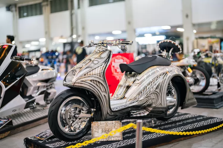 Modifikasi Honda Stylo160 dengan konsep Low Rider dari Yusa Firdaus (902 Garage) Bekasi, Jawa Barat