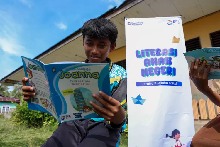 Anak-anak di di wilayah pesisir Kabupaten Tolitoli, Provinsi Sulawesi Tengah dalam Program Literasi Anak Negeri dari BRI Peduli