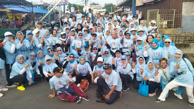 Relawan Supian Suri, Bolone SS saat menunjukan kekompakannya dalam kampanye Pilkada Depok 2024.