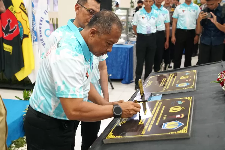 Dankorbrimob, Komjen Ramdani Hidayat, membuka Kejuaraan Nasional Indoor Skydiving Dankorbrimob Cup II Tahun 2025, di Gedung Soemardi Wind Tunnel Korps Brimob Polri, Cikeas Udik, Gunung Putri, Kabupaten Bogor, Jawa Barat, Rabu (18/12).