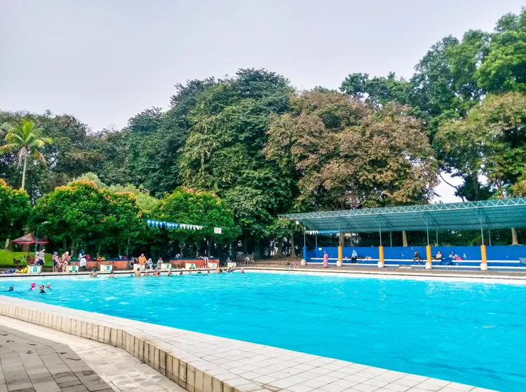 Kolam Renang Mila Kencana sebenarnya kolam khusus pembinaan atlet renang. 