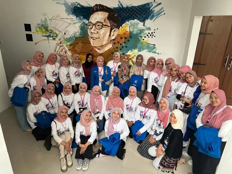 Foto bersama peserta Sekolah Kader Kopri se-Jabar yang diselenggarakan Kopri PC PMII Kota Bogor. 