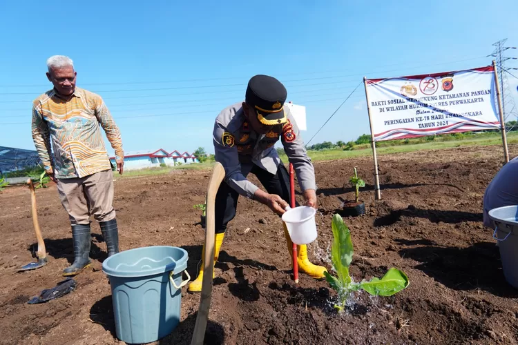 Giat baksos penanaman pohon sambut HUT Bhayangkara ke 78 dilakukan bersama dengan PT. Yontomo Sukses Abadi