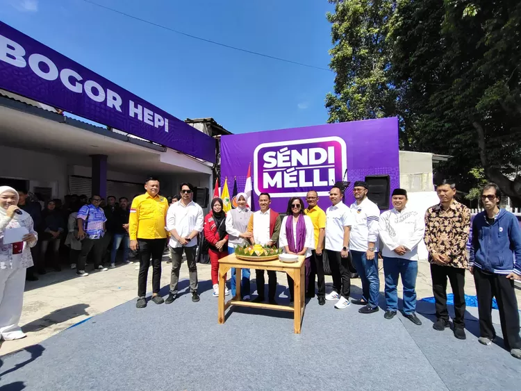 Pasangan calon Sendi Melli saat meresmikan posko baru pemenangan Pilkada Kota Bogor 2024