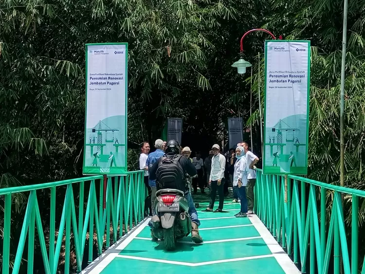 Peresmian Jembatan Pagersi yang menghubungkan Kecamatan Cibinong - Bojonggede, Kabupaten Bogor usai direnovasi, Kamis, 26 September 2024. 