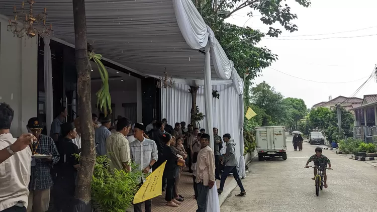 Suasana rumah duka atau kediaman Rudy Susmanto. Sang mertua meninggal pada Rabu, 27 November 2024 siang.